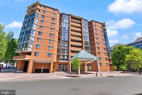 1001 N Randolph St #820, Arlington, VA 22201