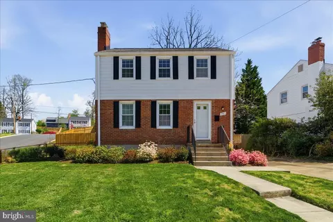 941 Patrick Henry Dr, Arlington, VA 22205