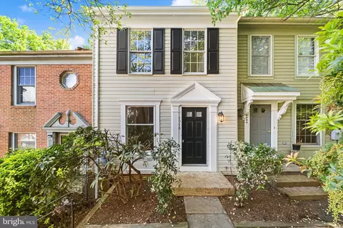 5048 9th St S, Arlington, VA 22204