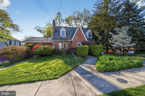 1700 N Stafford St, Arlington, VA 22207