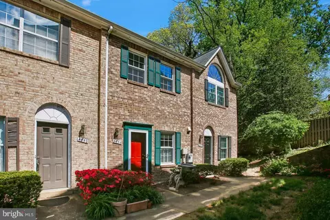 4854 10th St S, Arlington, VA 22204