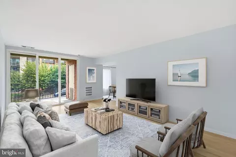 5017 7th Rd S #102, Arlington, VA 22204