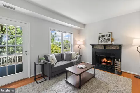 2811 S Woodrow St #A, Arlington, VA 22206