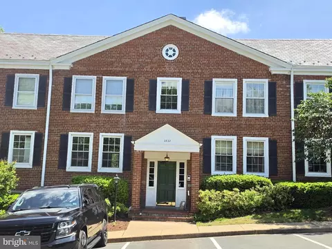 2822 S Abingdon St #B2, Arlington, VA 22206