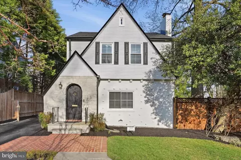 1319 N Wakefield St, Arlington, VA 22207