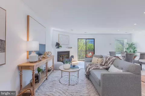 2103 N Rolfe St #B, Arlington, VA 22209