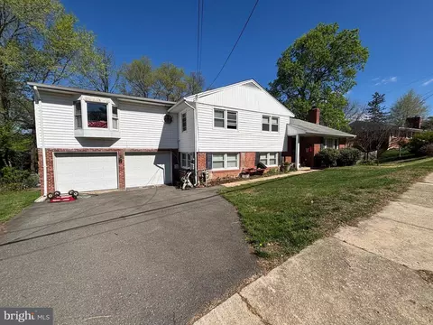 5609 Yorktown Blvd N, Arlington, VA 22207
