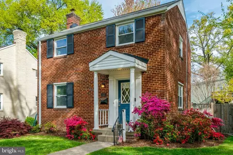 3221 6th St S, Arlington, VA 22204