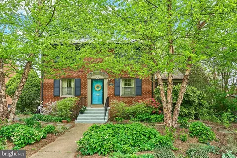 15 N Irving St, Arlington, VA 22201