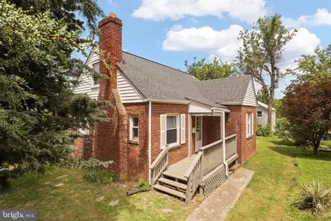 1607 13th St S, Arlington, VA 22204