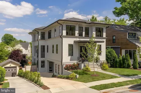 135 N Edgewood St, Arlington, VA 22201