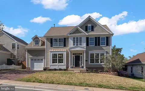 3923 16th St S, Arlington, VA 22204