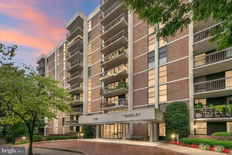 1016 S Wayne St #502, Arlington, VA 22204