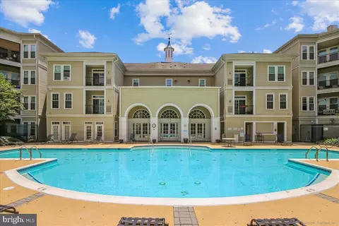 2055 26th St S #5-302, Arlington, VA 22206