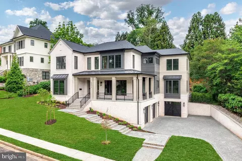 4653 34th St N, Arlington, VA 22207
