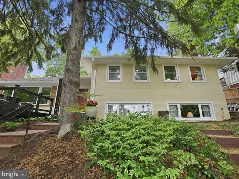 700 26th Pl S, Arlington, VA 22202