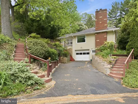 700 26th Pl S, Arlington, VA 22202