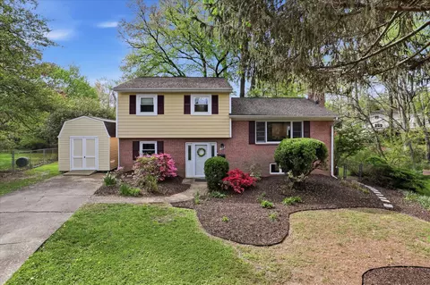 6912 30th St N, Arlington, VA 22213