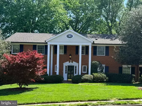 3550 36th St N, Arlington, VA 22207