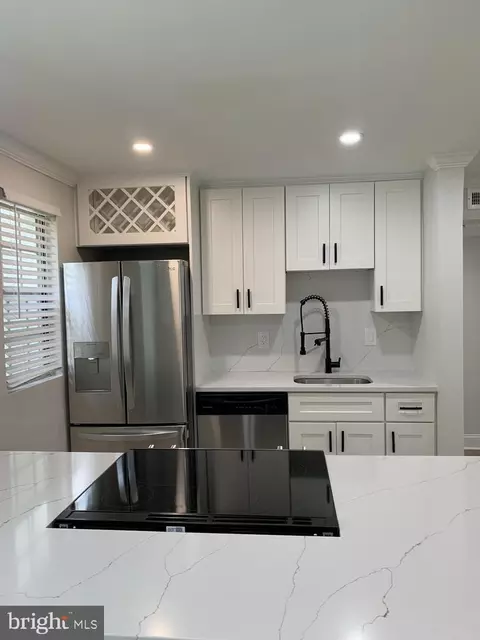 708 S Arlington Mill Dr #14201, Arlington, VA 22204