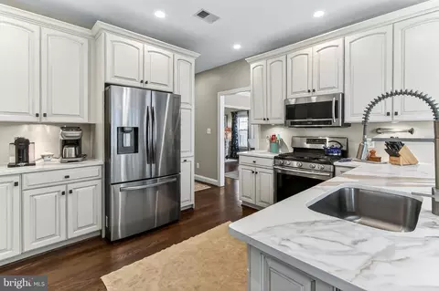 4004 9th St S, Arlington, VA 22204