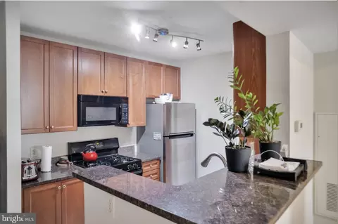 851 N Glebe Rd #402, Arlington, VA 22203