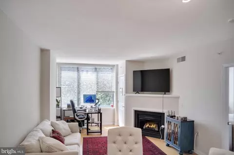 851 N Glebe Rd #402, Arlington, VA 22203