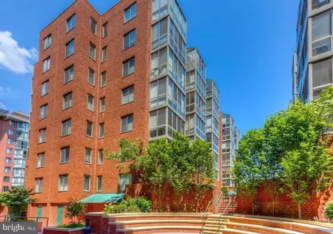 1045 N Utah St #2-602, Arlington, VA 22201
