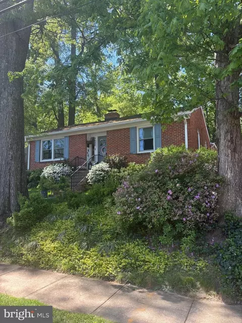 2632 S Grant St, Arlington, VA 22202