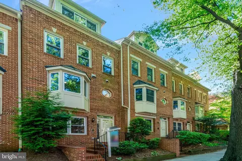 2622 N Fairfax Dr, Arlington, VA 22201