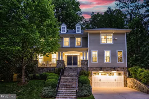 3515 N Dickerson St N, Arlington, VA 22207