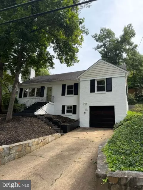 2351 N Vermont St N, Arlington, VA 22207