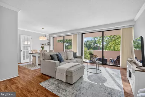 4141 N Henderson Rd #302, Arlington, VA 22203