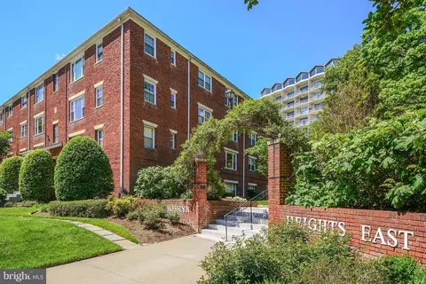 1224 Meade St N #ES202, Arlington, VA 22209