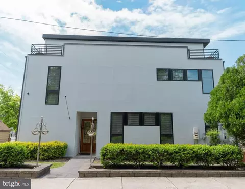 900 20th St S, Arlington, VA 22202