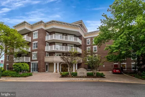 1201 N Nash St #402, Arlington, VA 22209