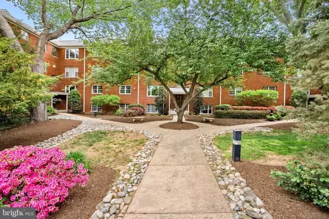 1423 N Nash St #3, Arlington, VA 22209