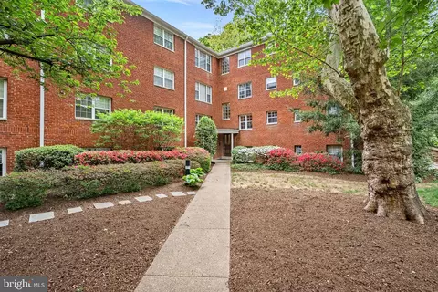 1423 N Nash St #3, Arlington, VA 22209