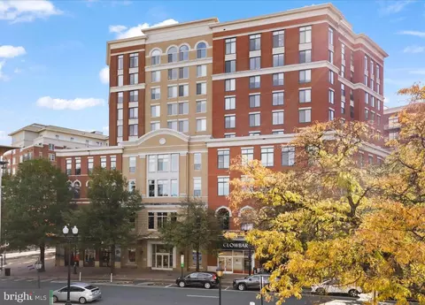 1220 N Fillmore St #908, Arlington, VA 22201