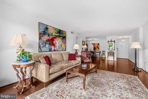 1300 Army Navy Dr #608, Arlington, VA 22202