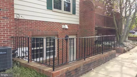 1105 N Stuart St #19, Arlington, VA 22201