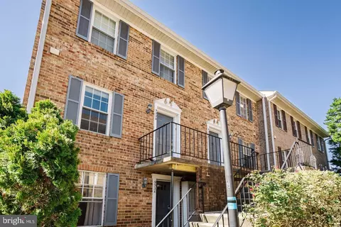 933 S Rolfe St #2, Arlington, VA 22204
