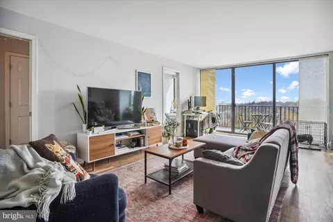 1510 12th St N #703, Arlington, VA 22209