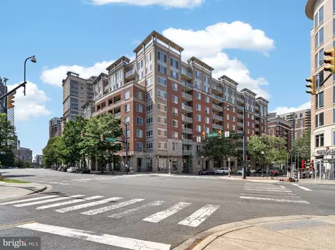 820 N Pollard St #415, Arlington, VA 22203