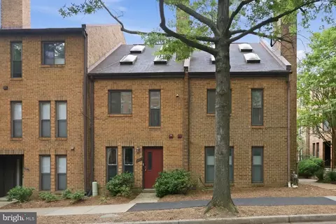 4411 7th St N, Arlington, VA 22203
