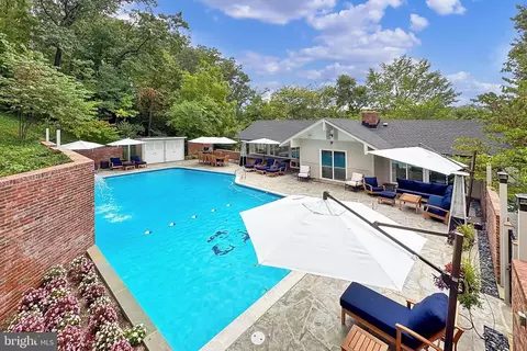 1753 Army Navy Dr, Arlington, VA 22202