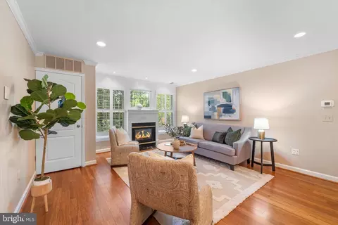 6924 Fairfax Dr #226, Arlington, VA 22213