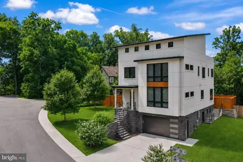 924 28th St S, Arlington, VA 22202