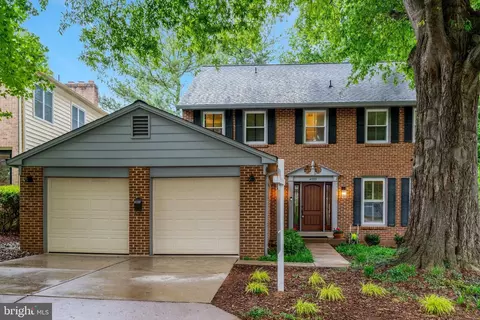 4723 40th St N, Arlington, VA 22207