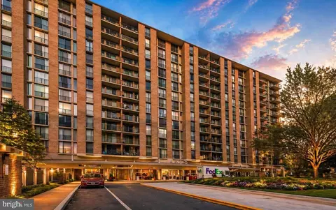 4600 S Four Mile Run Dr #1228, Arlington, VA 22204